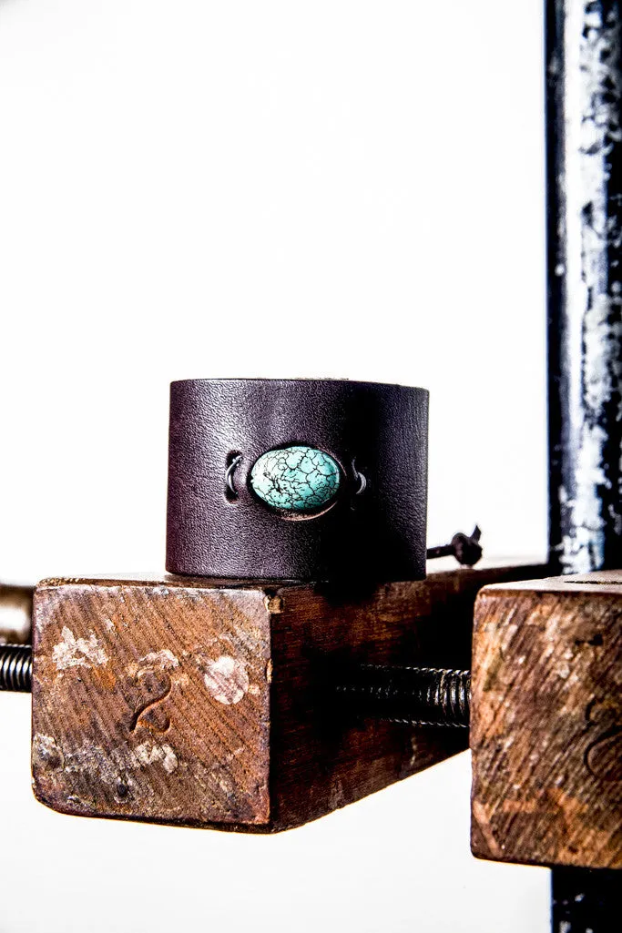 C01 TURQUOISE LEATHER CUFF