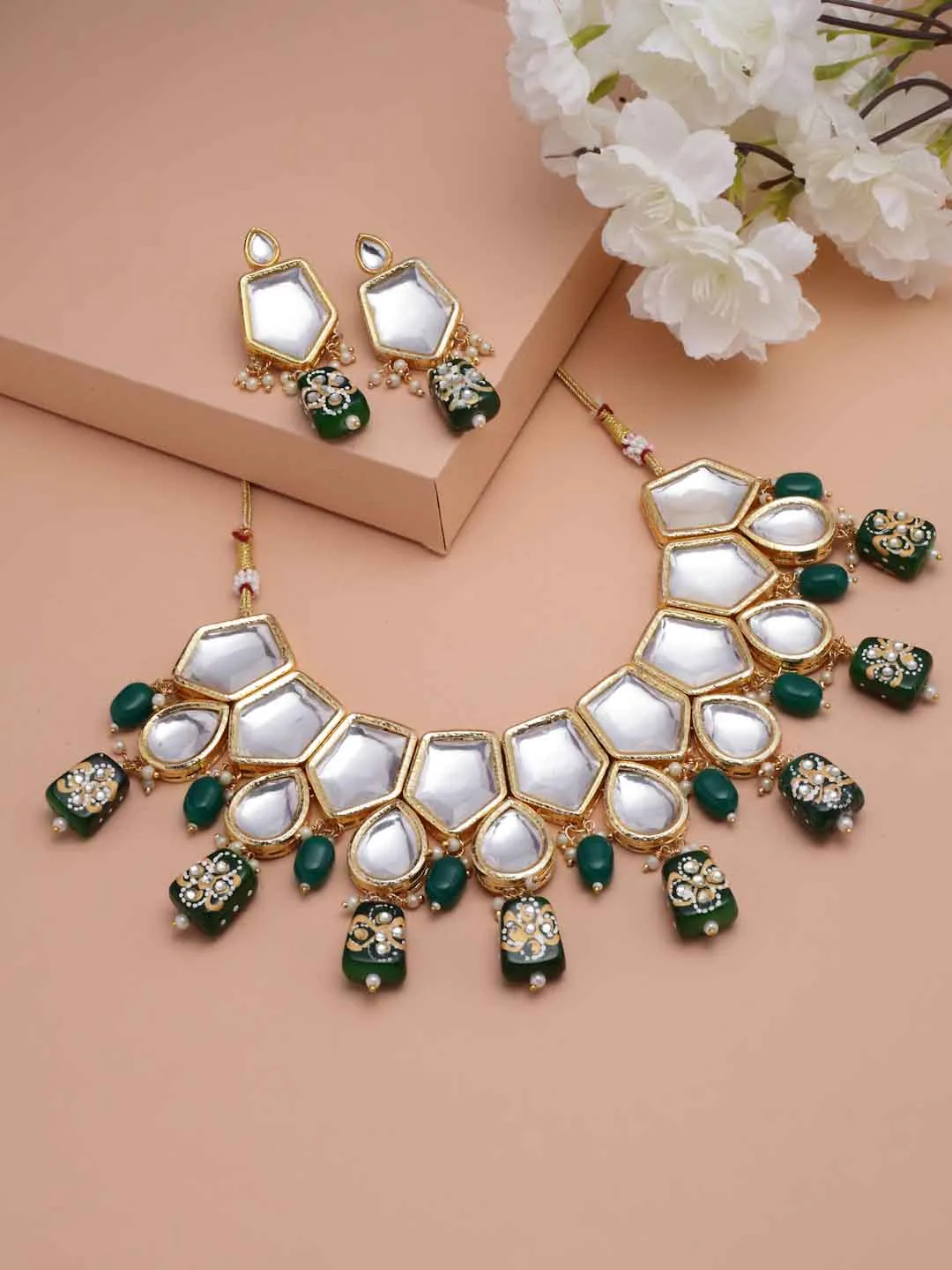 Gold-Plated Kundan Studded & Pearls Beaded Jewellery Set