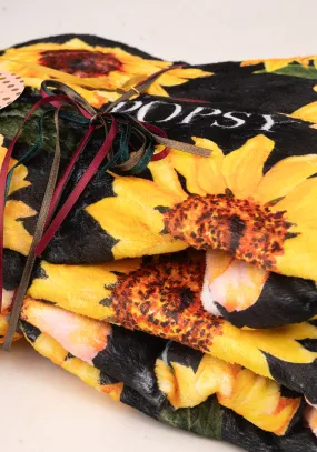 Pop-under Black Sunflower Print Plush Blanket